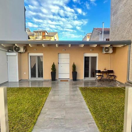Ria'S Gardenview Apartment Ioannina Bagian luar foto