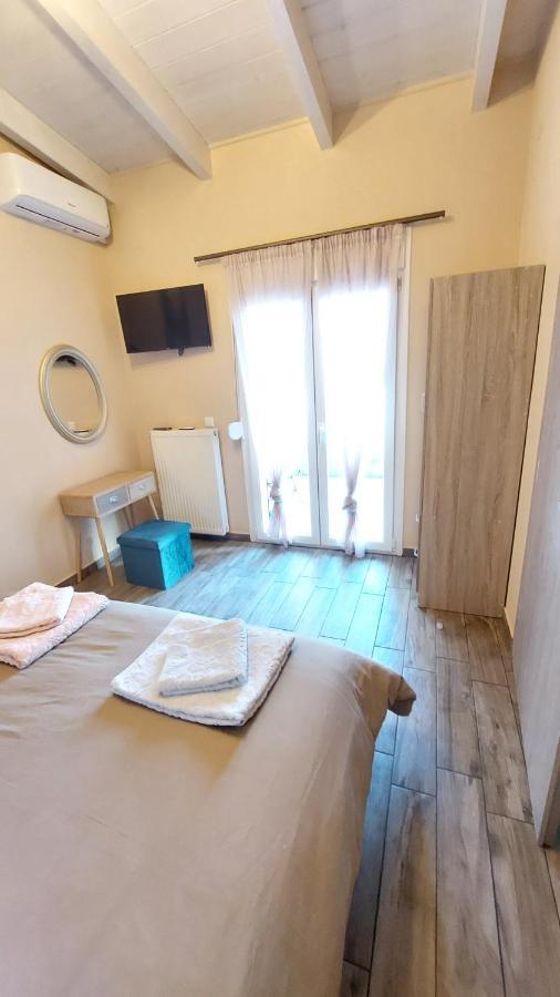 Ria'S Gardenview Apartment Ioannina Bagian luar foto