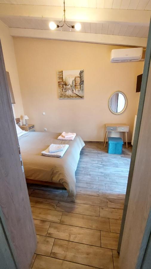 Ria'S Gardenview Apartment Ioannina Bagian luar foto