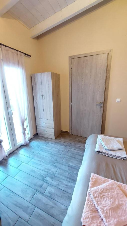 Ria'S Gardenview Apartment Ioannina Bagian luar foto